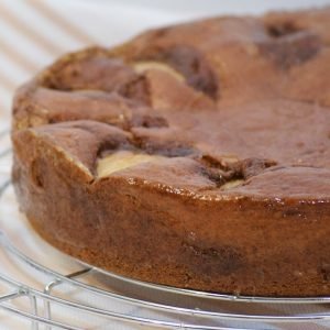 Bolo de chocolate e pêras
