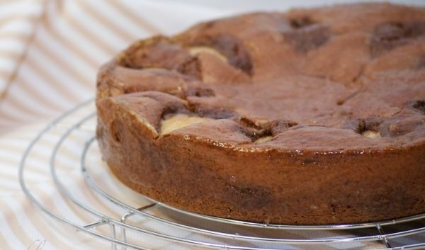 Bolo de chocolate e pêras
