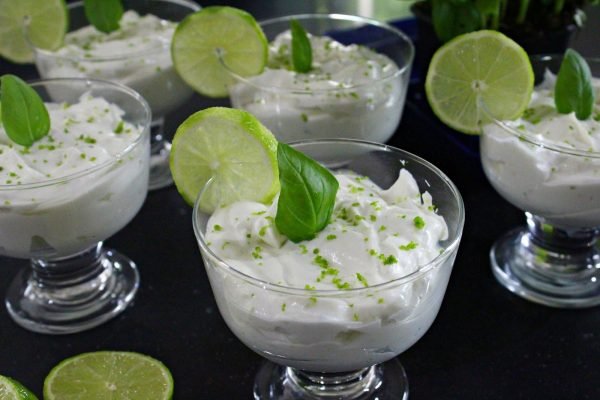 Mousse de lima com majericão