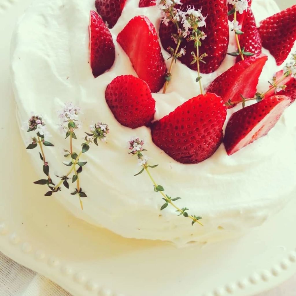 Bolo De Morangos Com Chantilly Comfort Food